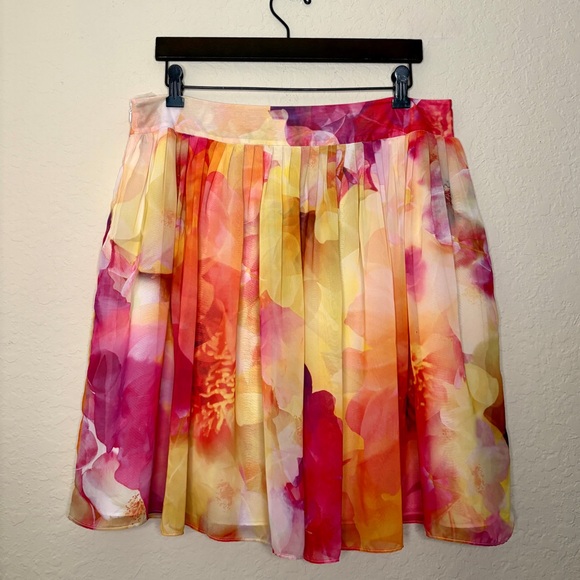 Liz Claiborne Pink Floral Sheer Skirt Size 12P Mini Pleat Layered Photo Graphic - Picture 4 of 11